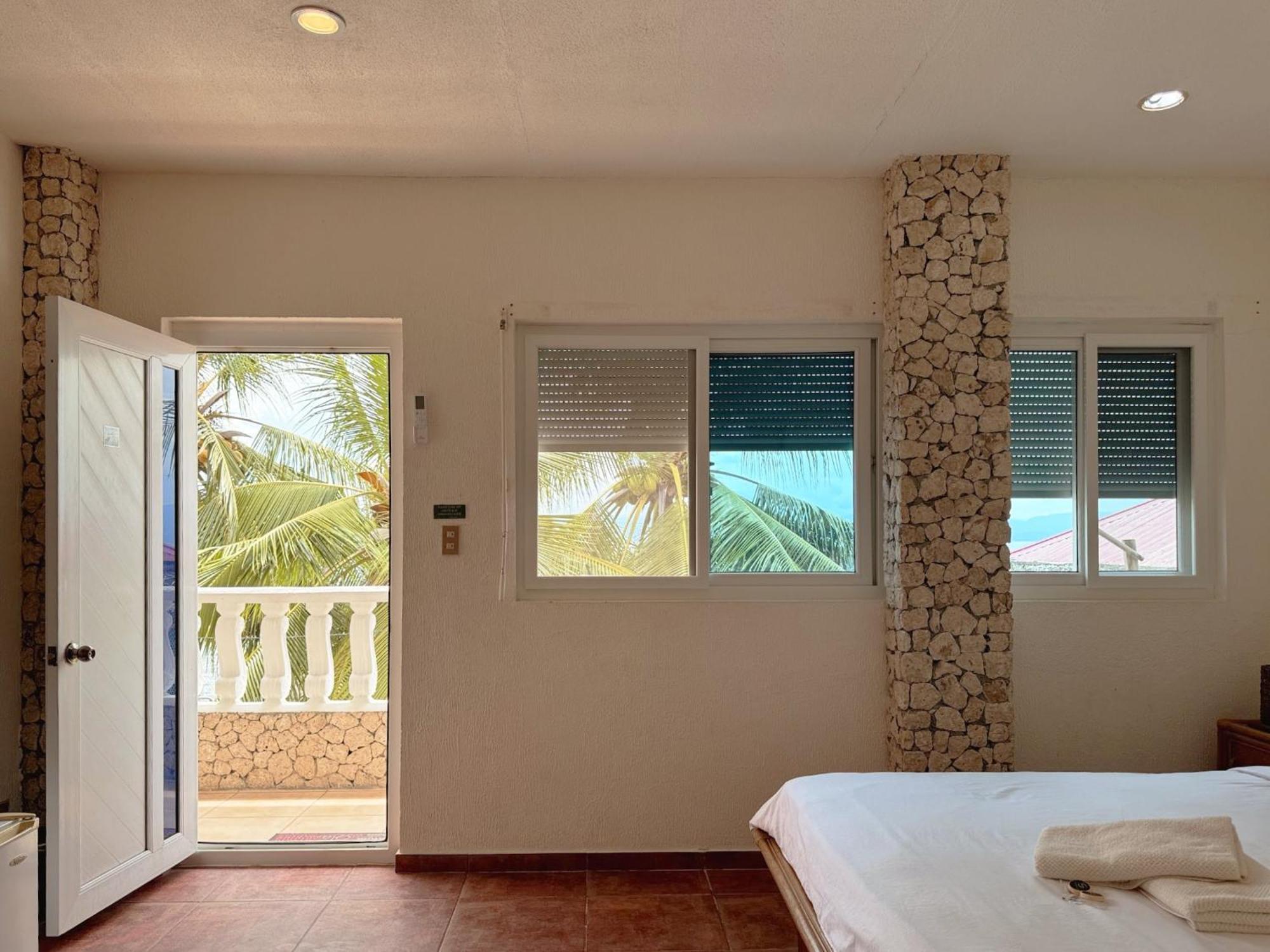 Sunset Beach Resort Moalboal Eksteriør billede