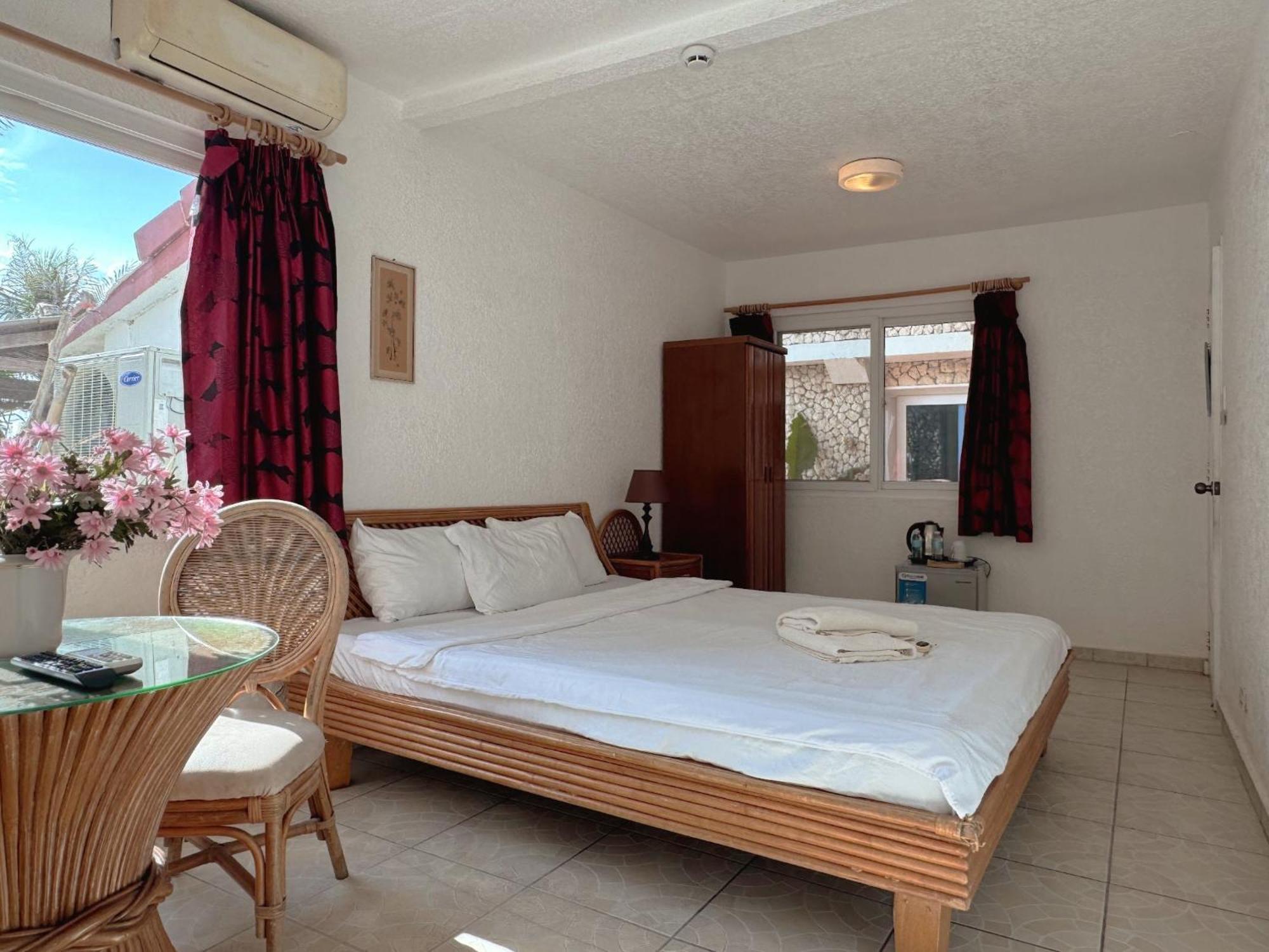 Sunset Beach Resort Moalboal Eksteriør billede